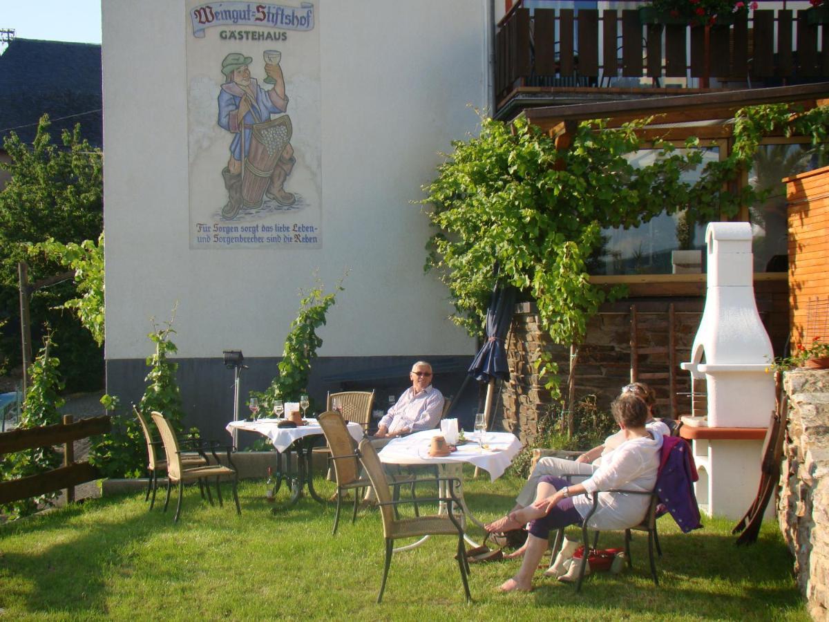 Weingut Stiftshof Hotel Enkirch Exterior photo