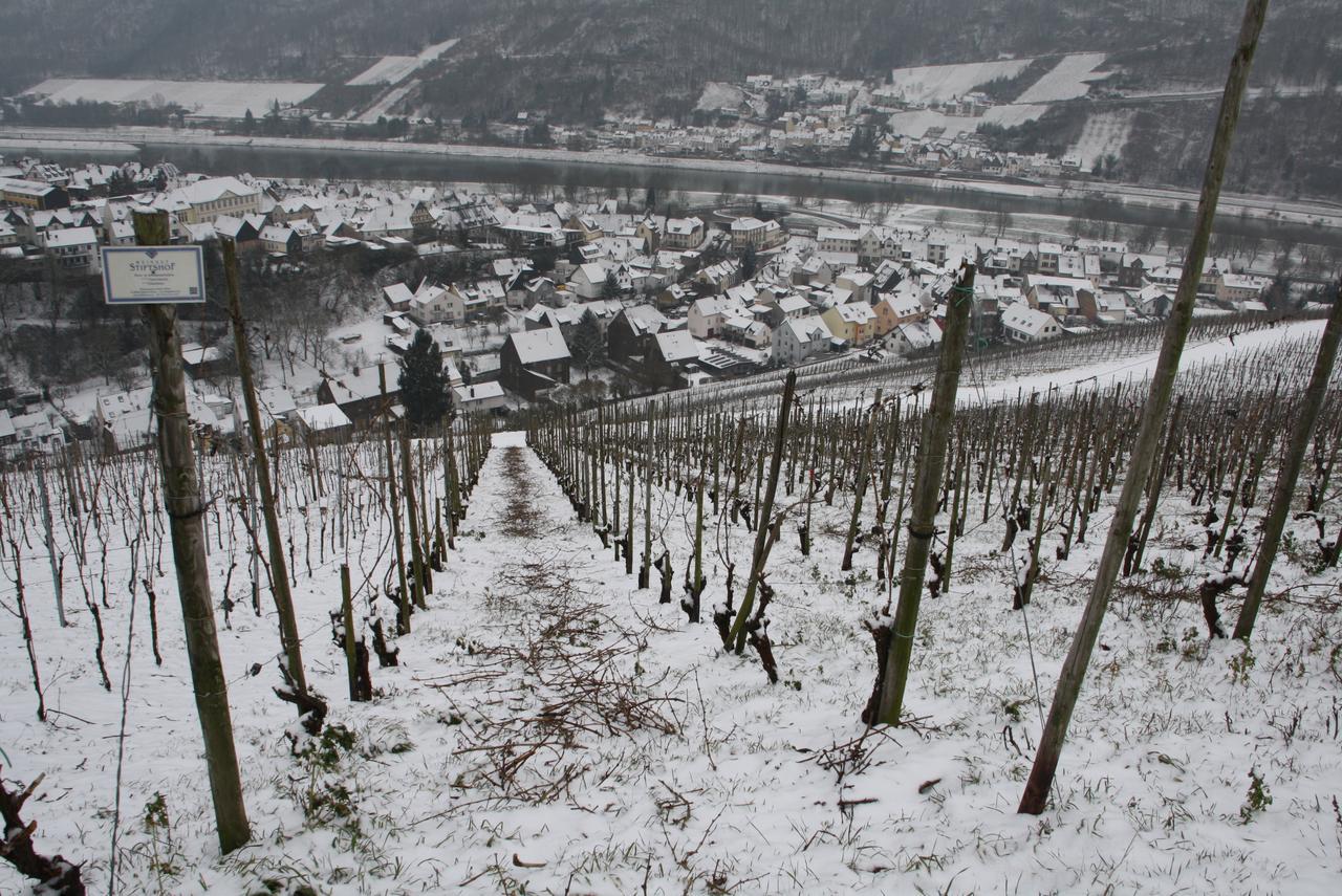 Weingut Stiftshof Hotel Enkirch Exterior photo